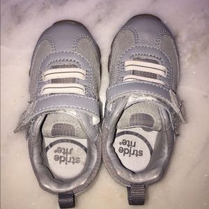Stride Rite Boys size 6 gray tennis